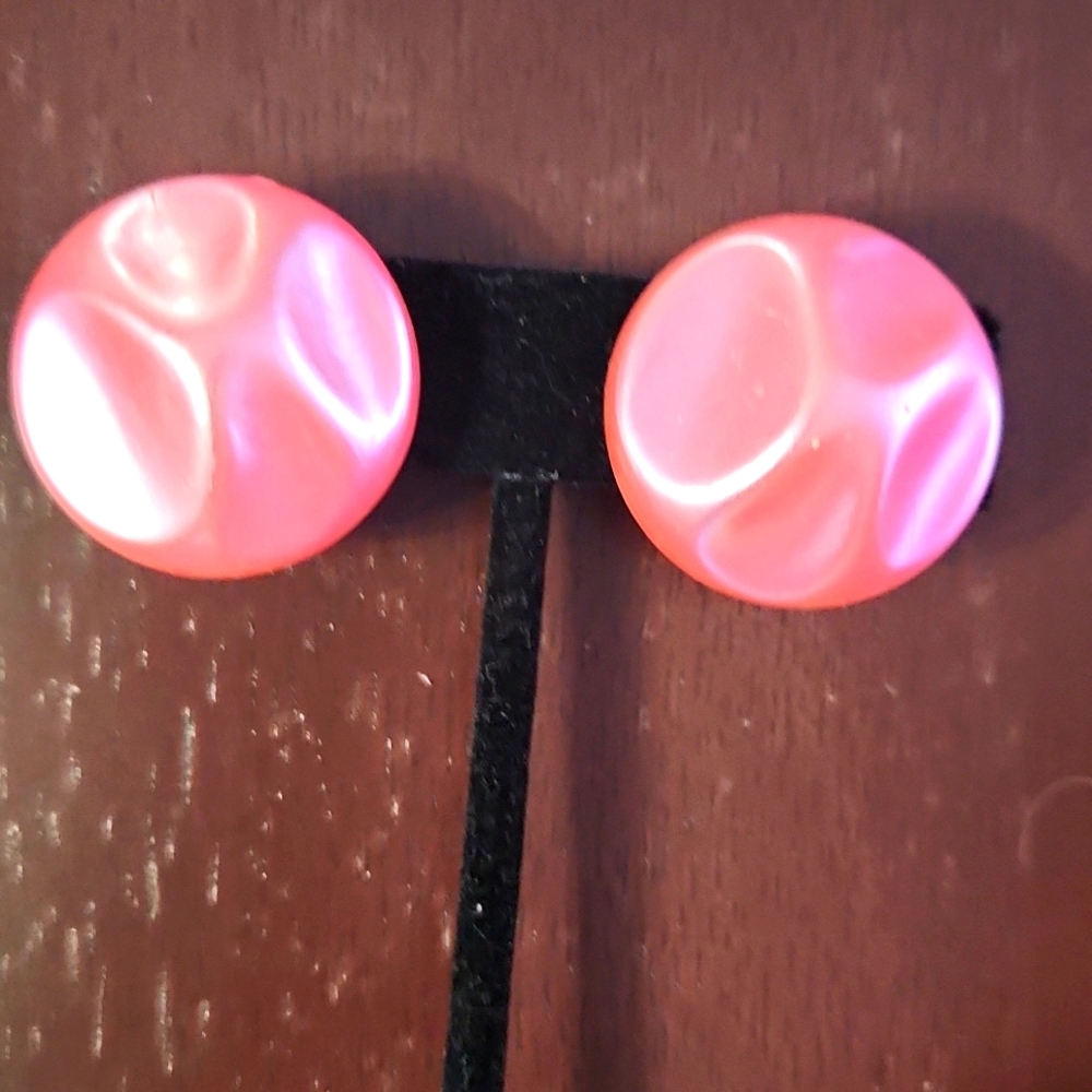 Vintage pearly pink earrings Made in Japan. Signed silvertone CLIP ON